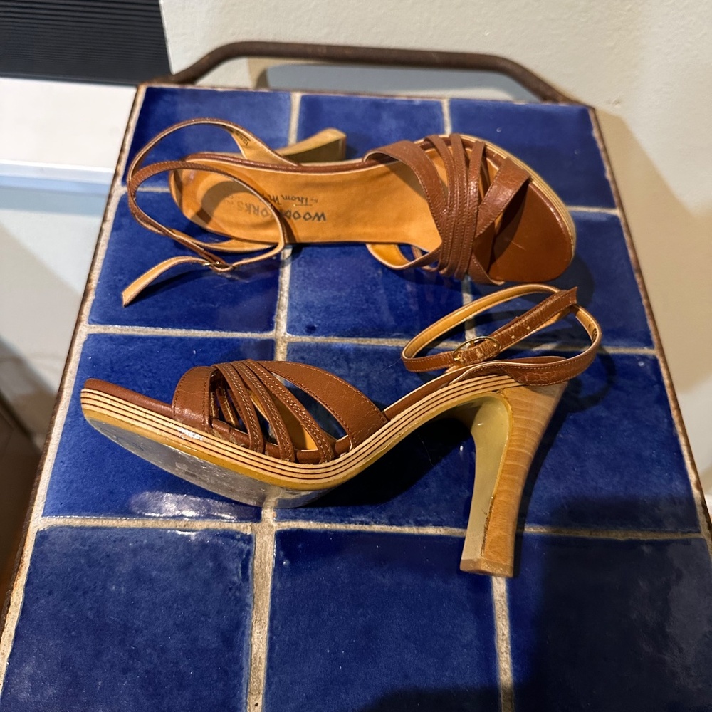 Woodworks by Thom McAn / Brown Leather &  Wood 4 " High Heel Platform Sandals - Picture 13 of 13